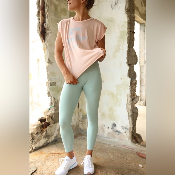 FEMME ROYALE the Royale Tropical Leggings in Midnight Black - Picture 4 of 8